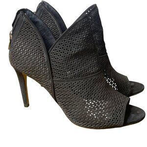 Vince Camuto Vatena Black Nubuck Leather Laster Cut Peep Toe Heels Sz 7 Black